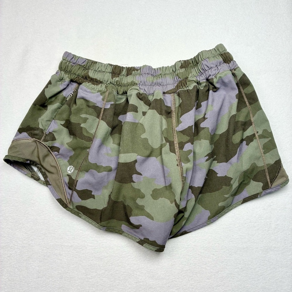 Lululemon Hotty Hot Shorts Green Camo Gym Running Athletic Women's 4 Sporty